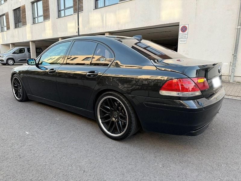 Second-hand BMW 730 231 CP (169 kW) 2005 Negru Berlinǎ