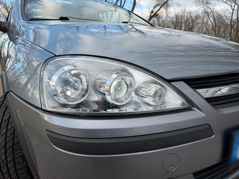 Gebraucht Opel Corsa 75 PS (55 kW) 2004 Silber Kleinwagen