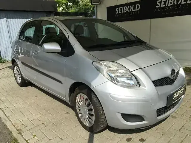 Gebraucht Daihatsu Charade 99 PS (72 kW) 2012 Silber Kleinwagen