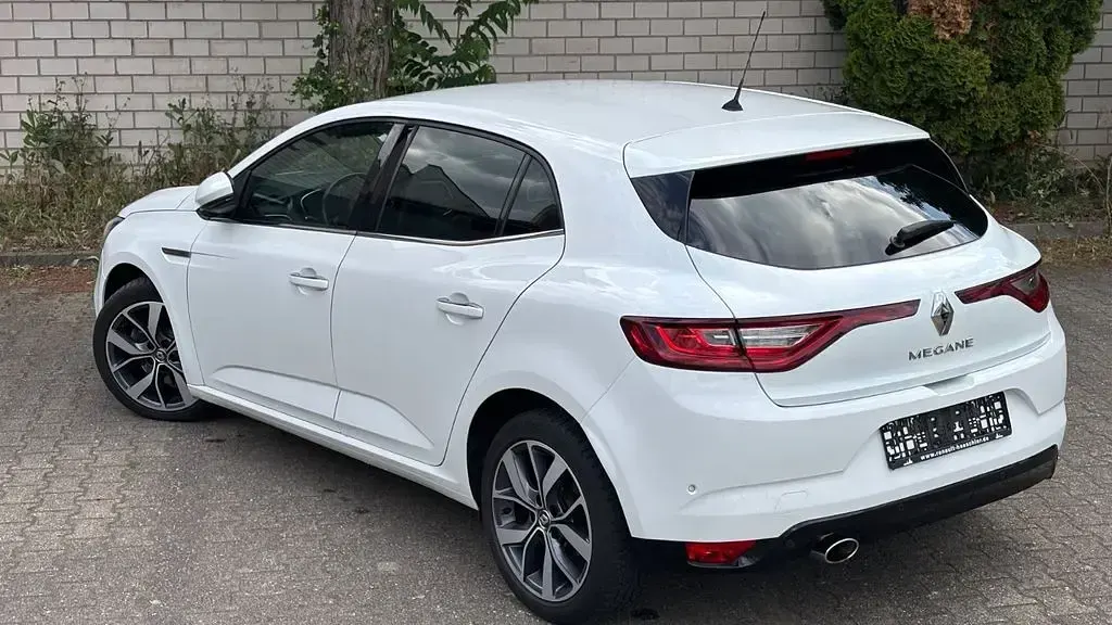 Gebraucht Renault Mégane Bose Edition 131 PS (96 kW) 2017 Weiß Limousine