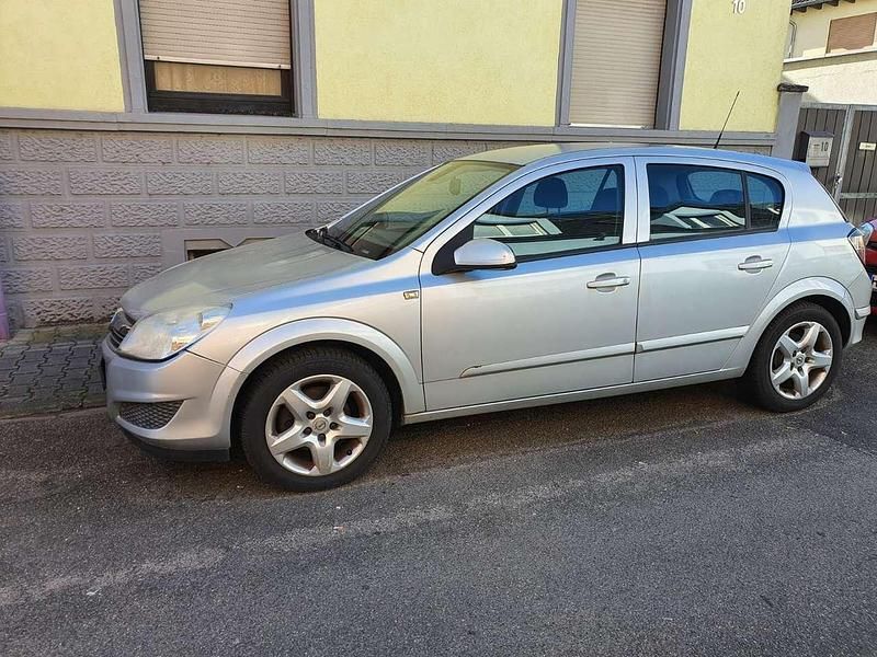 Gebraucht Opel Astra 116 PS (85 kW) 2008 Silber Limousine