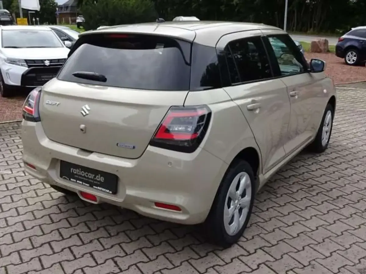 Gebraucht Suzuki Swift Comfort 83 PS (61 kW) 2025 Caravan ivory pearl metallic Kleinwagen