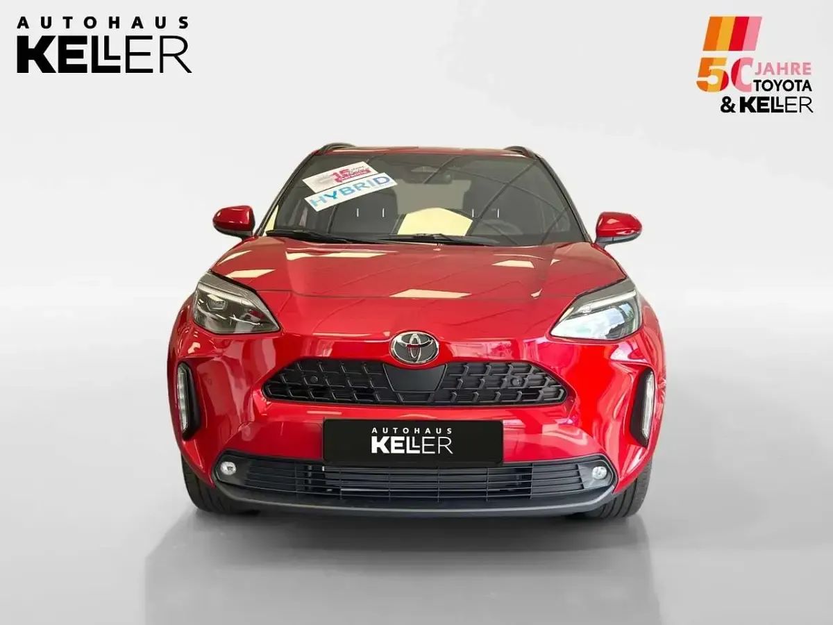 Neu Toyota Yaris Cross 131 PS (96 kW) 2026 Karminarot SUV
