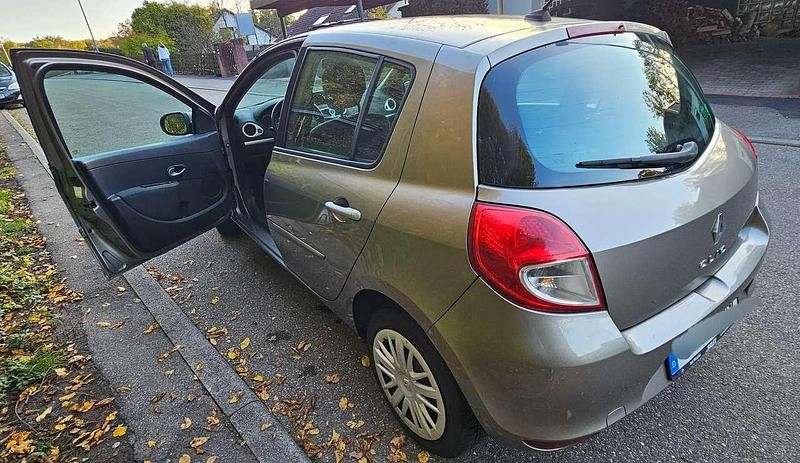 Gebraucht Renault Clio II Expression 75 PS (55 kW) 2011 Bronze Limousine
