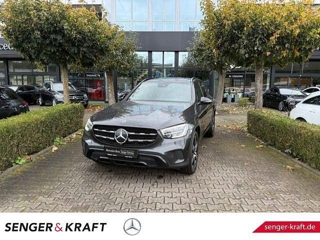 Grau Gebraucht 2022 Mercedes GLC300 Night SUV | 32.900 € (Fairer Preis) - Bild 1/4