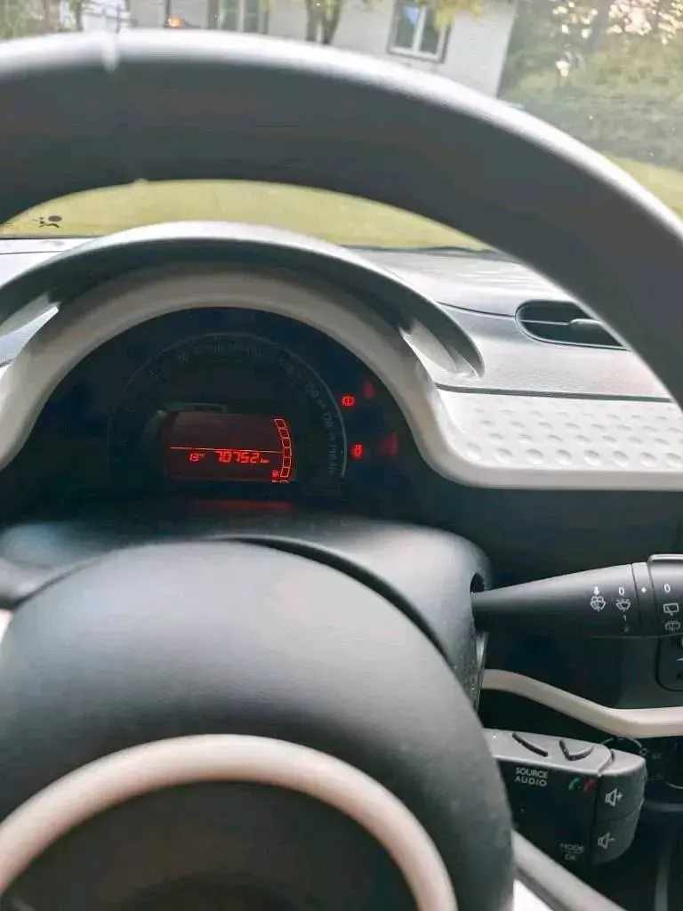 Używany Renault Twingo Experience 69 KM (50 kW) 2018 Srebrny Hatchback