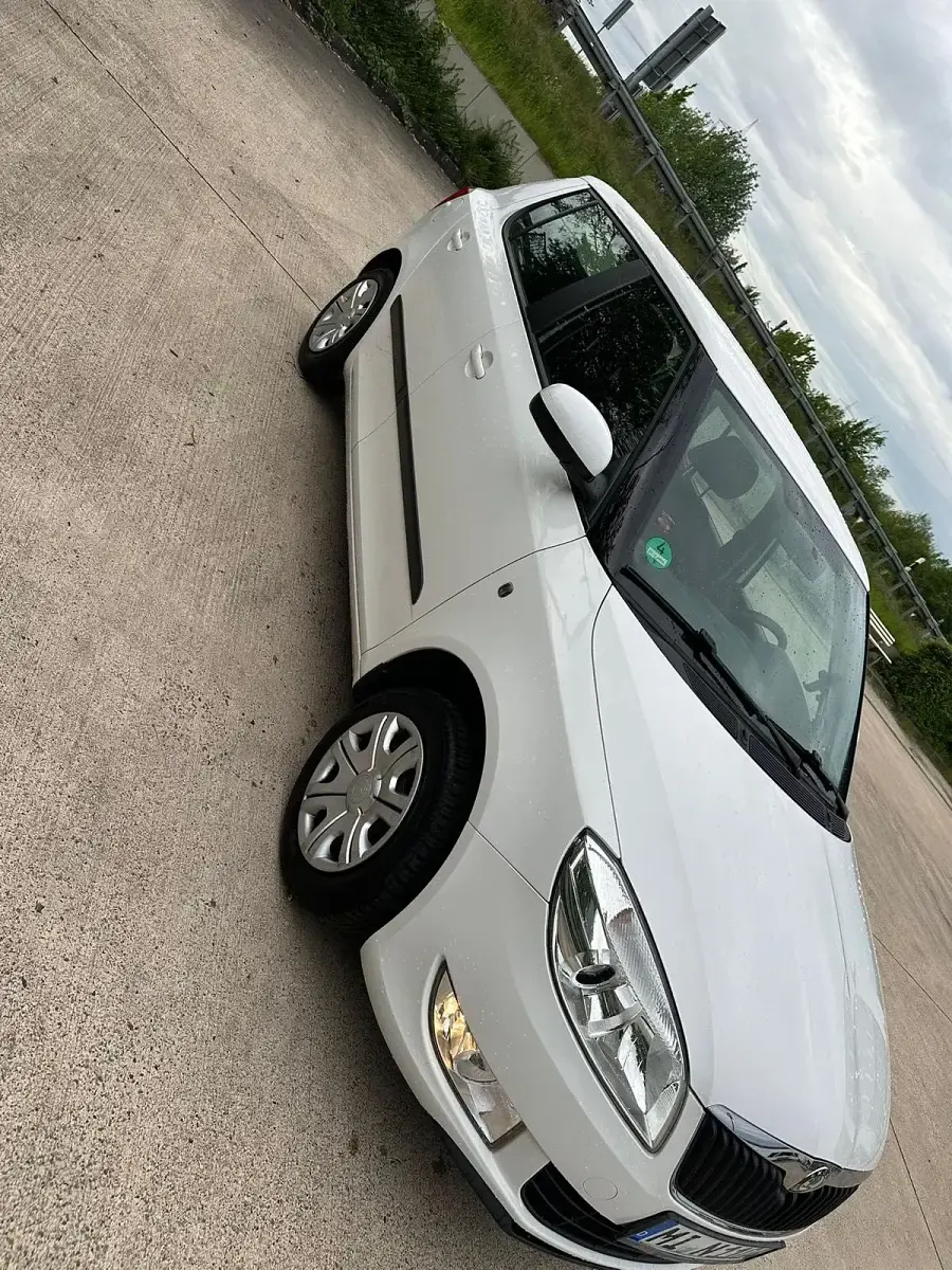Gebraucht Skoda Fabia 60 PS (44 kW) 2012 Weiß Kleinwagen