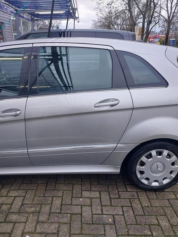 Gebraucht Mercedes B200 200 PS (147 kW) 2007 Grau Van / Kleinbus