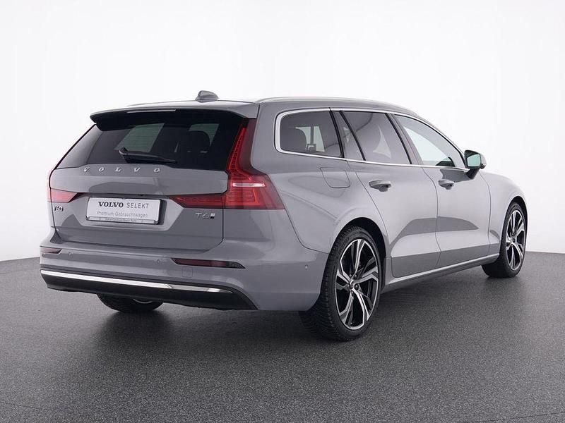 Gebraucht Volvo V60 Plus 350 PS (257 kW) 2024 Grau vapour grey / metallic Kombi