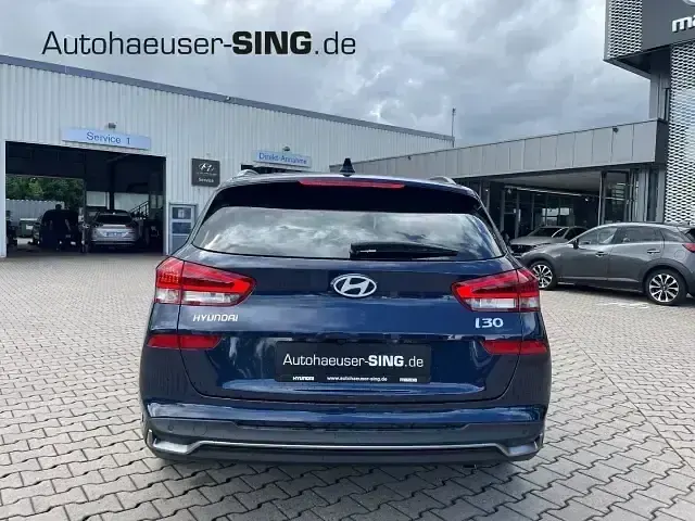 Neu Hyundai i30 140 PS (102 kW) 2025 Blau Kombi