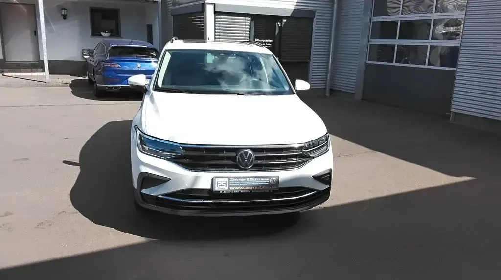 Gebraucht VW Tiguan Life 131 PS (96 kW) 2023 Weiß SUV