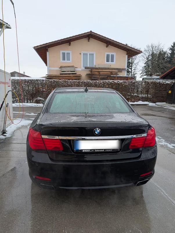 Gebraucht BMW 750 449 PS (330 kW) 2010 Schwarz Limousine