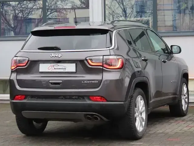 Second-hand Jeep Compass 243 CP (178 kW) 2021 Alb SUV