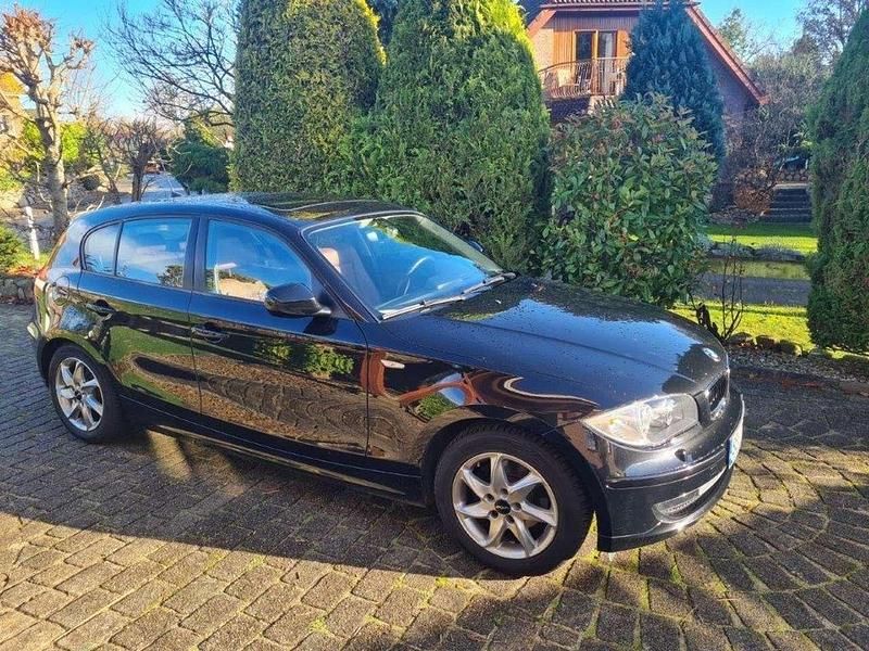Gebraucht BMW 120 177 PS (130 kW) 2010 Schwarz Kleinwagen