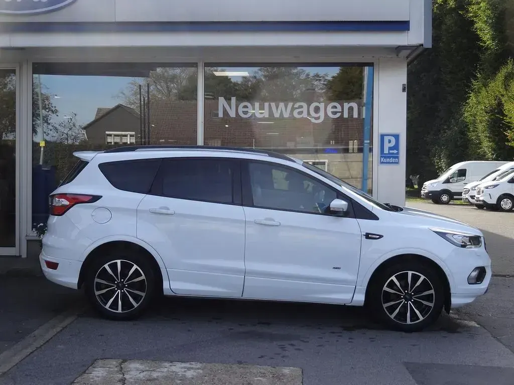Gebraucht Ford Kuga ST-Line 150 PS (110 kW) 2019 Frost weiß SUV
