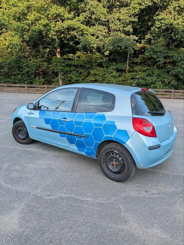 Blau Gebraucht 2007 Renault Clio III Rip Curl Kleinwagen | 2.000 € (Guter Preis) - Bild 1/4