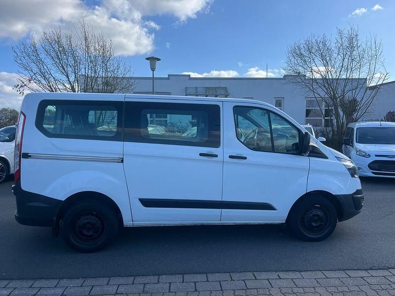 Gebraucht Ford Tourneo 105 PS (77 kW) 2017 Weiß Van / Kleinbus