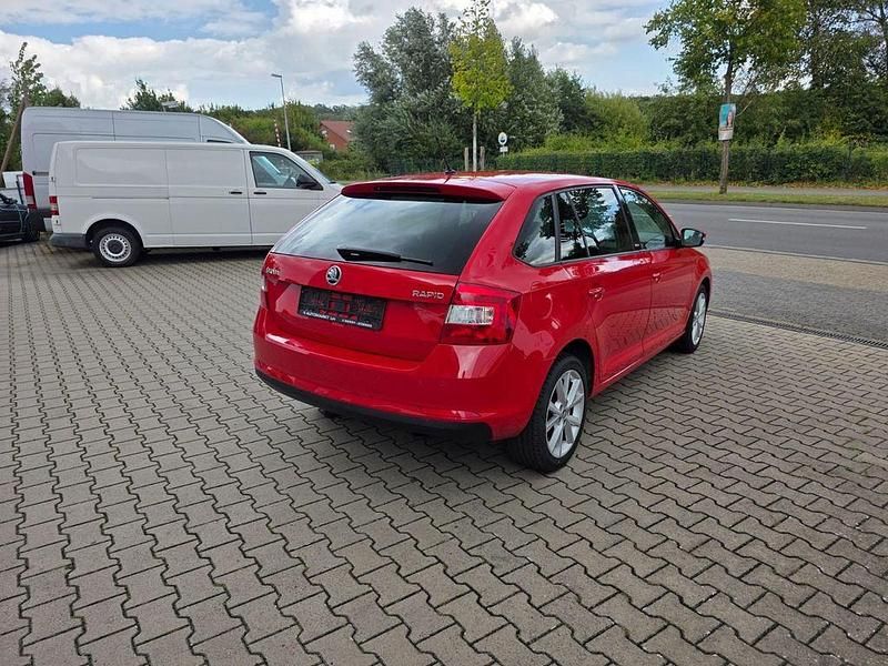 Gebraucht Skoda Rapid Joy 90 PS (66 kW) 2016 Rot Limousine