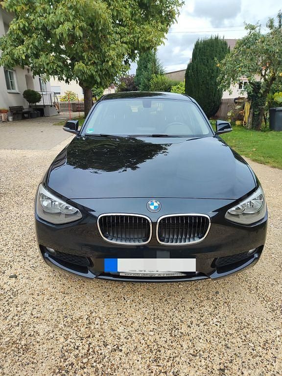 Schwarz Gebraucht 2013 BMW 116 Efficient Dynamics Kleinwagen | 6.799 € (Fairer Preis) - Bild 1/4