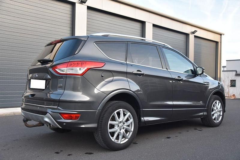 Gebraucht Ford Kuga Individual 179 PS (131 kW) 2015 Grau SUV