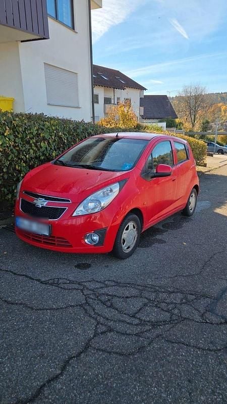 Rot Gebraucht 2011 Chevrolet Spark Kleinwagen | 2.000 € (Fairer Preis) - Bild 1/4