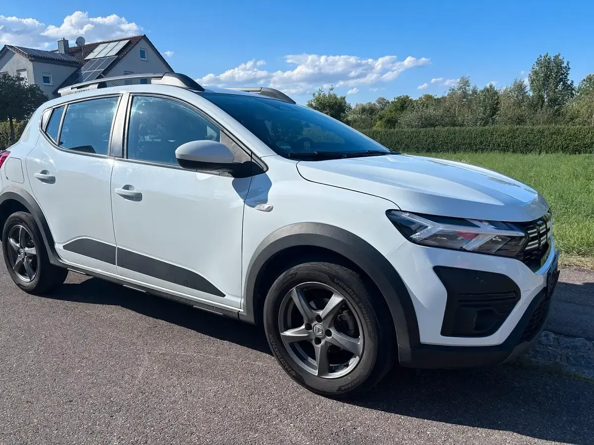 Gebraucht Dacia Sandero Expression 95 PS (69 kW) 2024 Weiß SUV