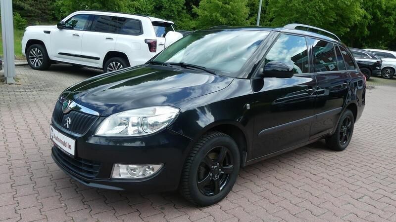 Schwarz Gebraucht 2012 Skoda Fabia Kombi | 6.990 € (Teuer) - Bild 1/4