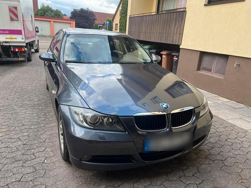 Grau Gebraucht 2008 BMW 320 Limousine | 2.400 € (Superpreis) - Bild 1/4