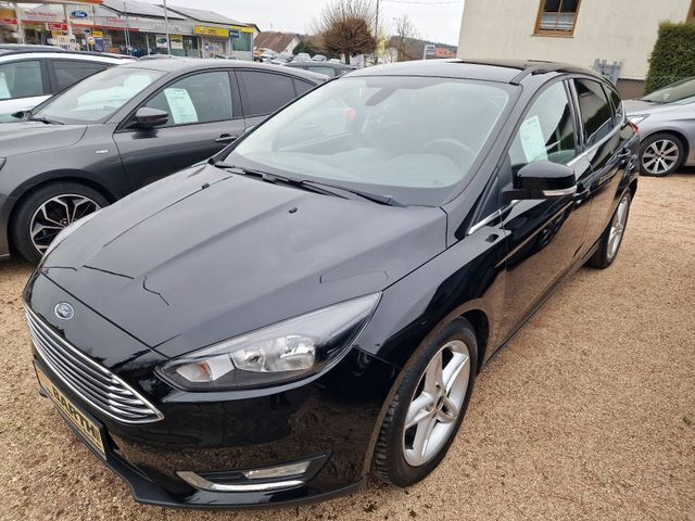 Schwarz Gebraucht 2016 Ford Focus Titanium Limousine | 11.790 € (Etwas zu teuer) - Bild 1/4