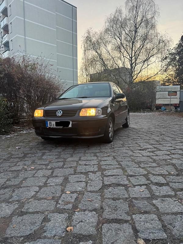 Gebraucht VW Polo 60 PS (44 kW) 2001 Schwarz Kleinwagen