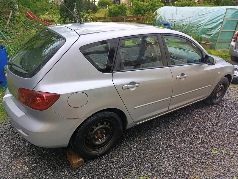 Silber Gebraucht 2004 Mazda 3 Limousine | 1.150 € (Superpreis) - Bild 1/4