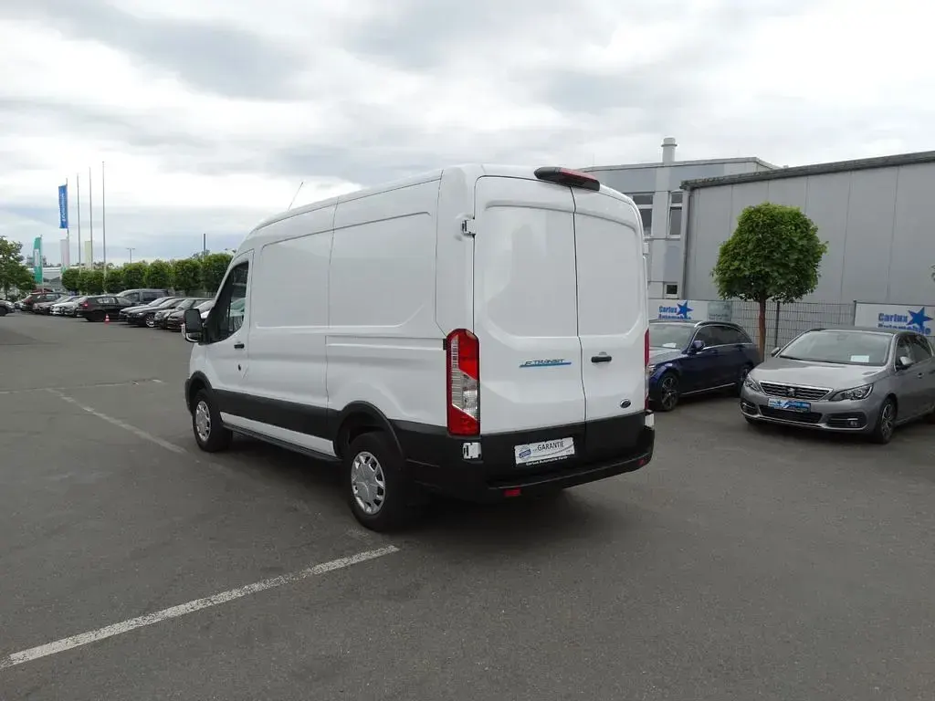 Gebraucht Ford E-Transit 135 kW (184 PS) 2023 Weiß Van