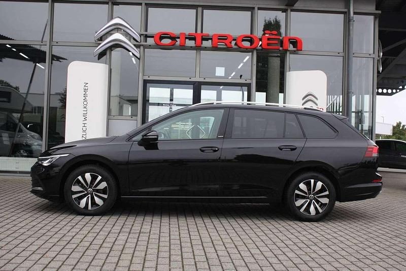 Gebraucht VW Golf VIII Move 131 PS (96 kW) 2024 Deep black perleffekt Kombi
