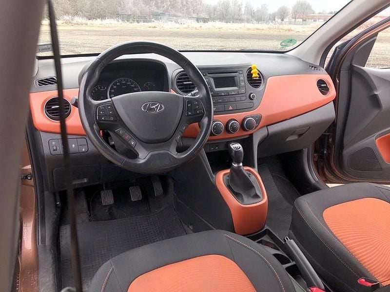 Gebraucht Hyundai i10 Select 67 PS (49 kW) 2016 Braun Kleinwagen