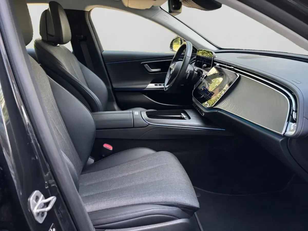 Gebraucht Mercedes E220 Avantgarde 197 PS (144 kW) 2025 Szary Limousine
