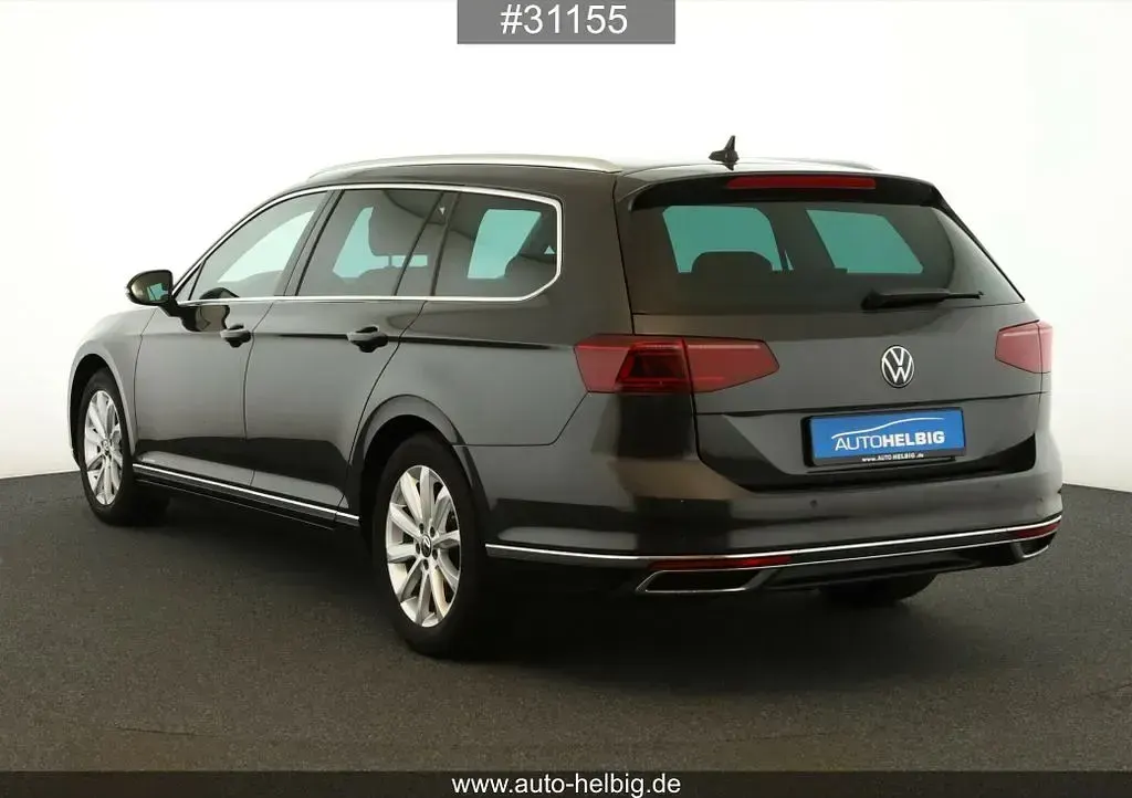 Gebraucht VW Passat Elegance 150 PS (110 kW) 2024 Grau Kombi