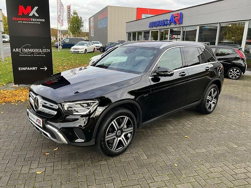 Schwarz Gebraucht 2021 Mercedes GLC300e SUV | 32.800 € (Fairer Preis) - Bild 1/4