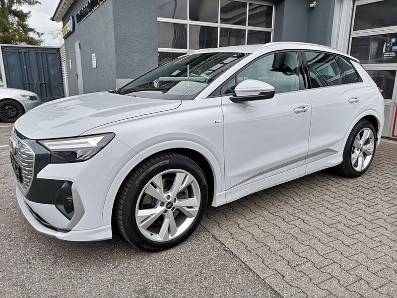 Gletscherweiß metallic Gebraucht 2023 Audi Q4 e-tron S-Line SUV | 37.950 € (Guter Preis) - Bild 1/4