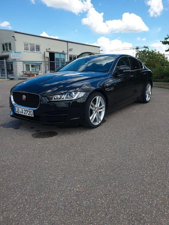 Schwarz Gebraucht 2016 Jaguar XE Prestige Limousine | 15.999 € (Fairer Preis) - Bild 1/4