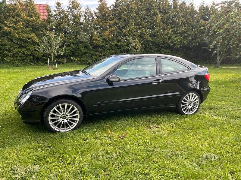 Gebraucht Mercedes C180 129 PS (94 kW) 2001 Schwarz Coupé
