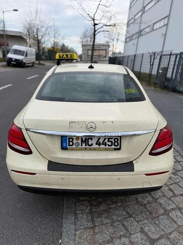 Gebraucht Mercedes E200 160 PS (117 kW) 2020 Schwarz Limousine