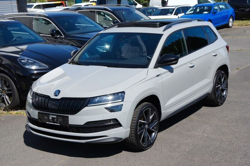 Steelgrau Gebraucht 2020 Skoda Karoq SportLine SUV | 25.888 € (Etwas zu teuer) - Bild 1/4