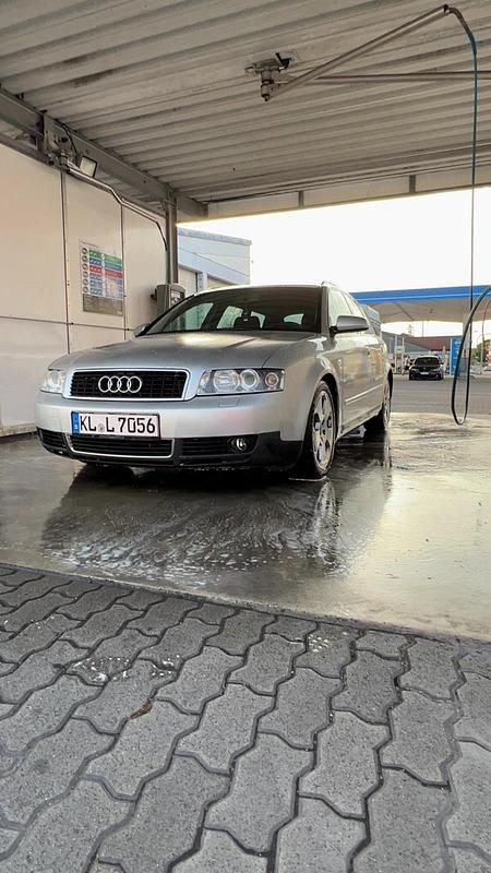 Silber Gebraucht 2002 Audi A4 Kombi | 2.200 € (Etwas zu teuer) - Bild 1/3