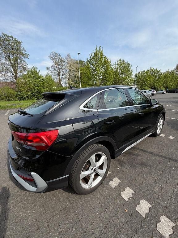 Second-hand Audi Q3 S-Line 150 CP (110 kW) 2022 Negru SUV