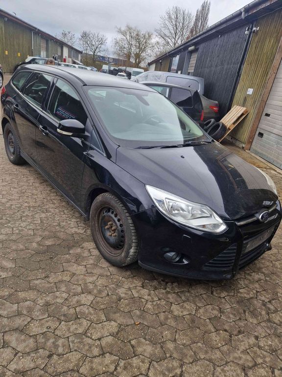 Schwarz Gebraucht 2013 Ford Focus SYNC Edition Limousine | 1.850 € (Superpreis) - Bild 1/4