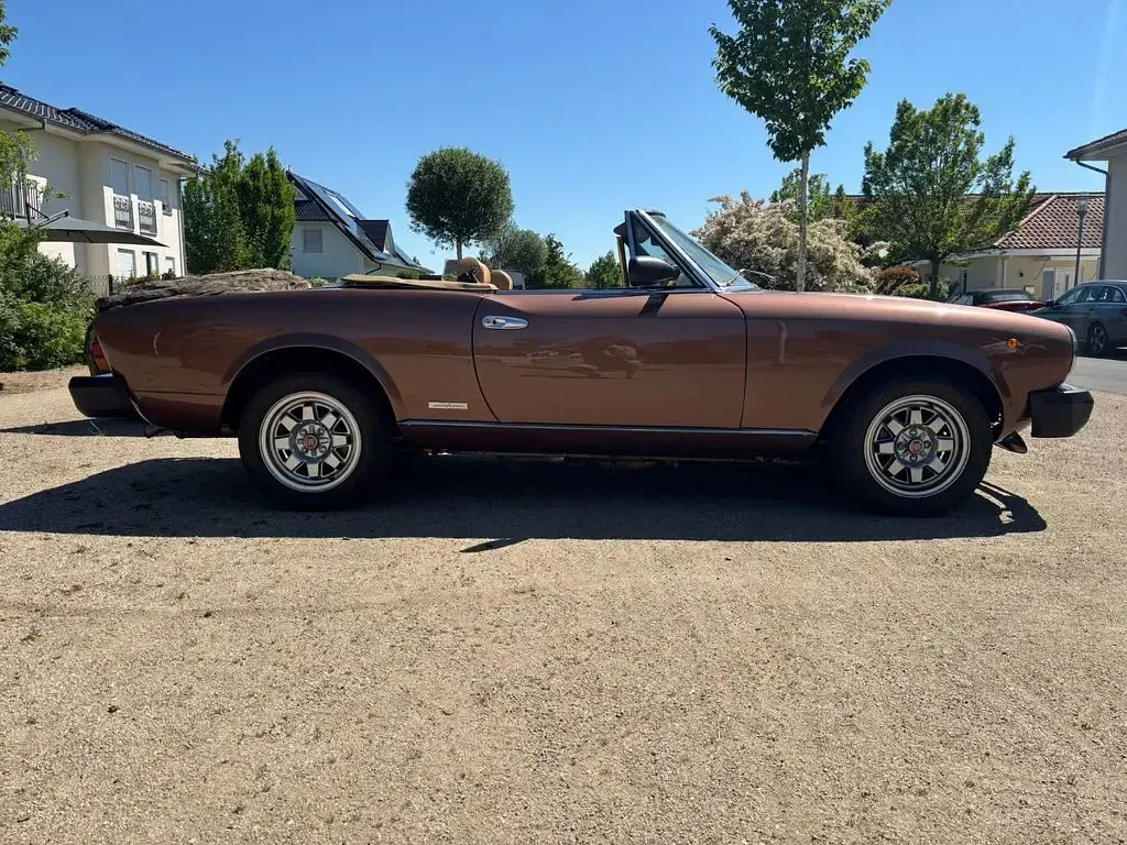 Gebraucht Fiat 124 Spider 105 PS (77 kW) 1983 Braun Cabrio