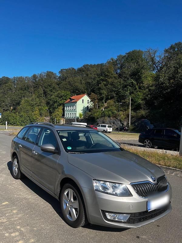 Gebraucht Skoda Octavia 81 PS (59 kW) 2015 Gelb Kombi
