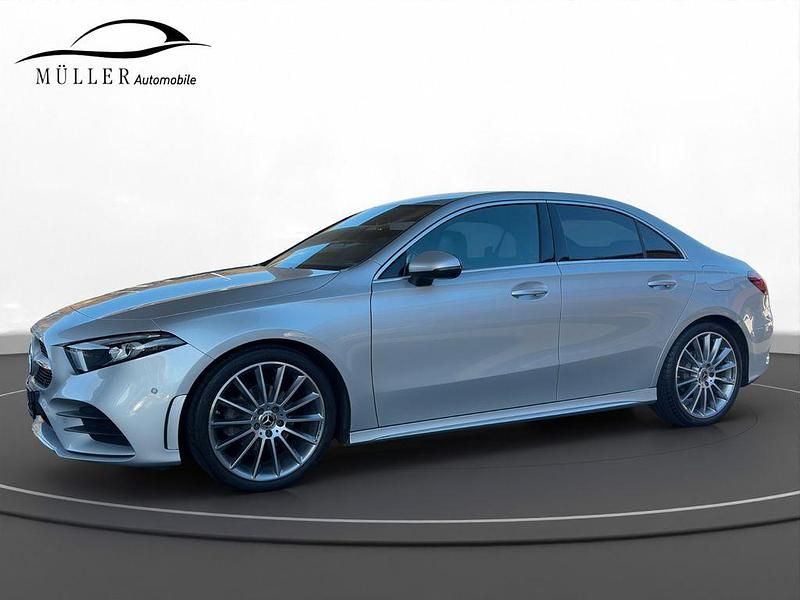 Silber Gebraucht 2022 Mercedes A180 AMG line Limousine | 27.990 € (Fairer Preis) - Bild 1/4
