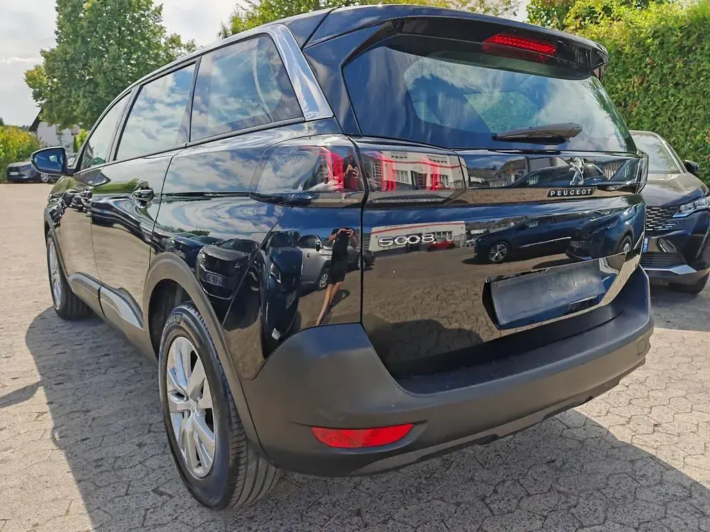 Gebraucht Peugeot 5008 131 PS (96 kW) 2022 Schwarz SUV
