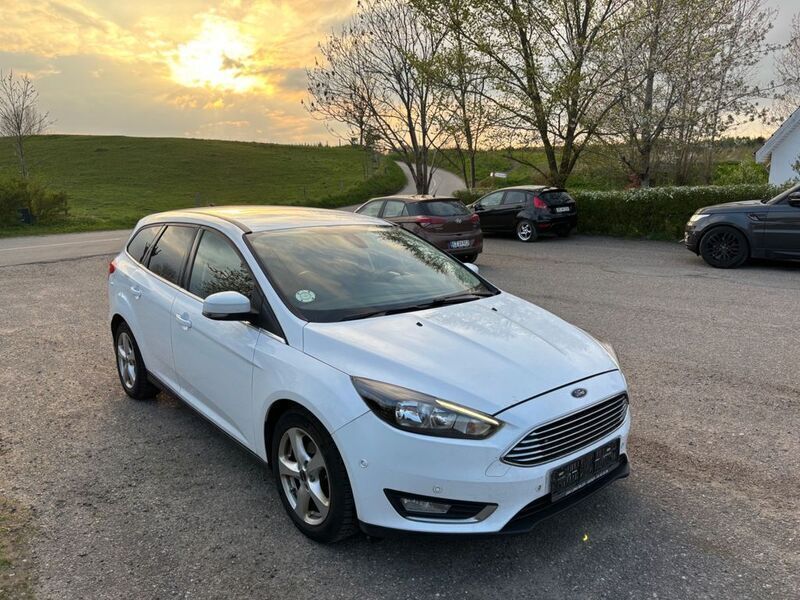 Weiß Gebraucht 2015 Ford Focus Titanium Limousine | 3.900 € (Etwas zu teuer) - Bild 1/4